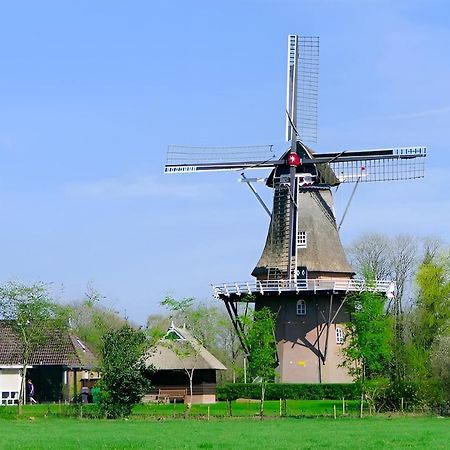 Suameer Woonboot In Sumar Gelegen Tussen Leeuwarden En Drachten מראה חיצוני תמונה