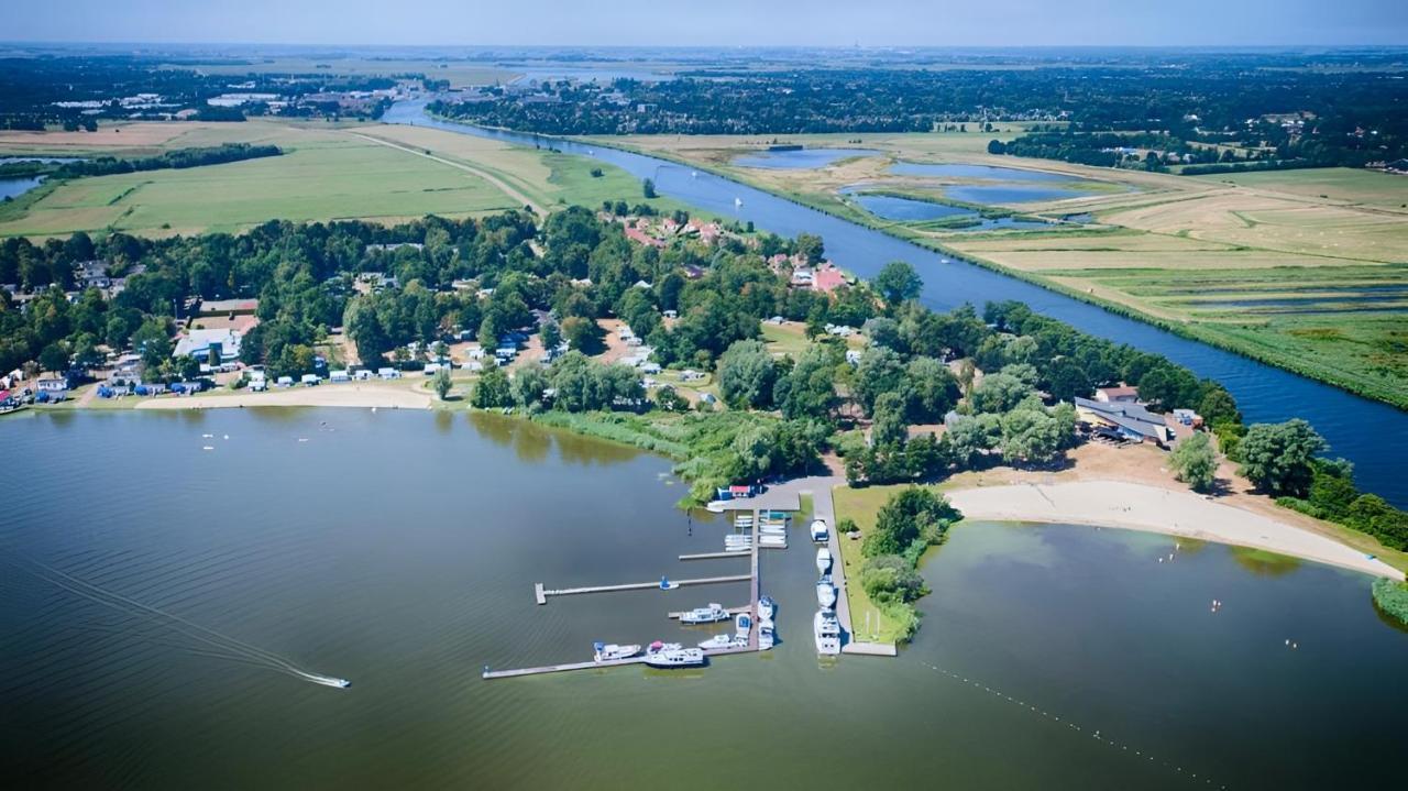 Suameer Woonboot In Sumar Gelegen Tussen Leeuwarden En Drachten מראה חיצוני תמונה