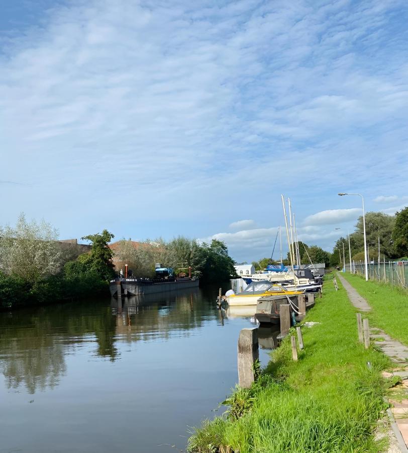 Suameer Woonboot In Sumar Gelegen Tussen Leeuwarden En Drachten מראה חיצוני תמונה